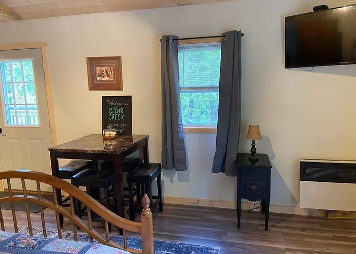 Cedar Creek! Privacy, Quick Walk To The Beach