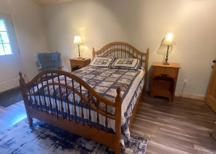 Cedar Creek! Privacy, Quick Walk To The Beach