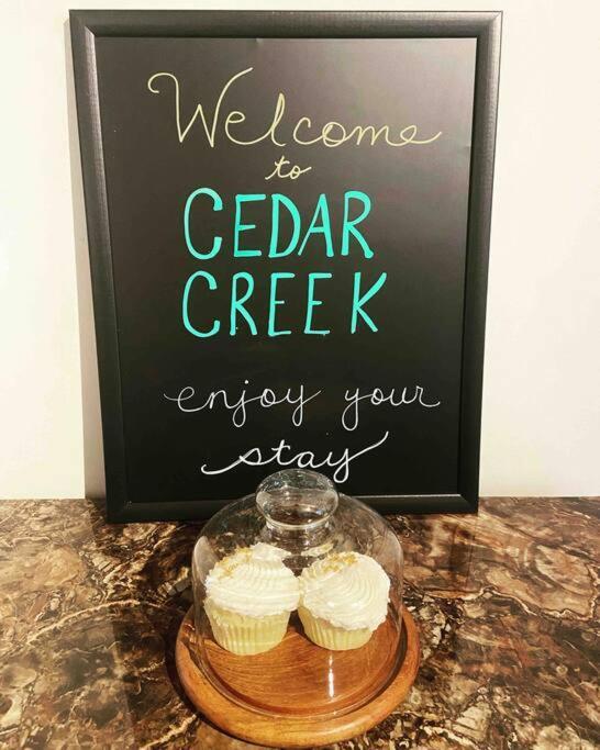 Cedar Creek! Privacy, Quick Walk To The